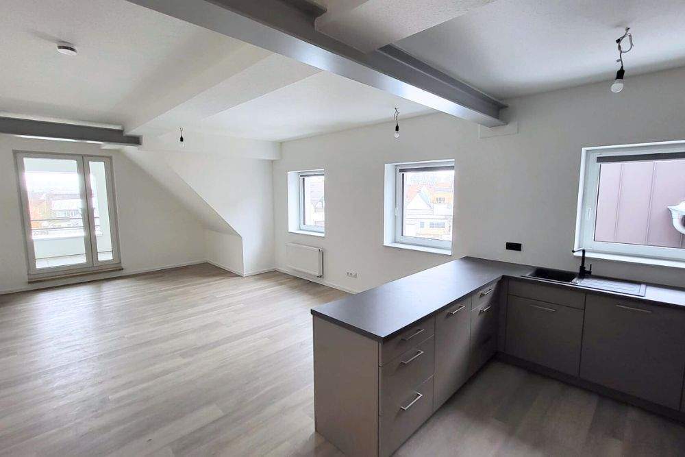 Modern wohnen unter alten Balken – großzügige DG-Wohnung mit Balkon