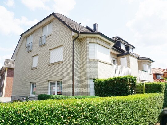 Auf dem Winkel ! Bezugsfreie schöne 3 ZKB Wohnung mit Balkon im 1. Obergeschoss an ein nettes Paar