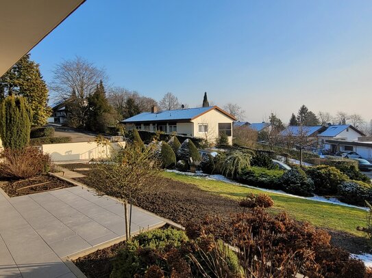 Schöne, helle 2 Zimmer EG Wohnung mit Terrasse und Garten