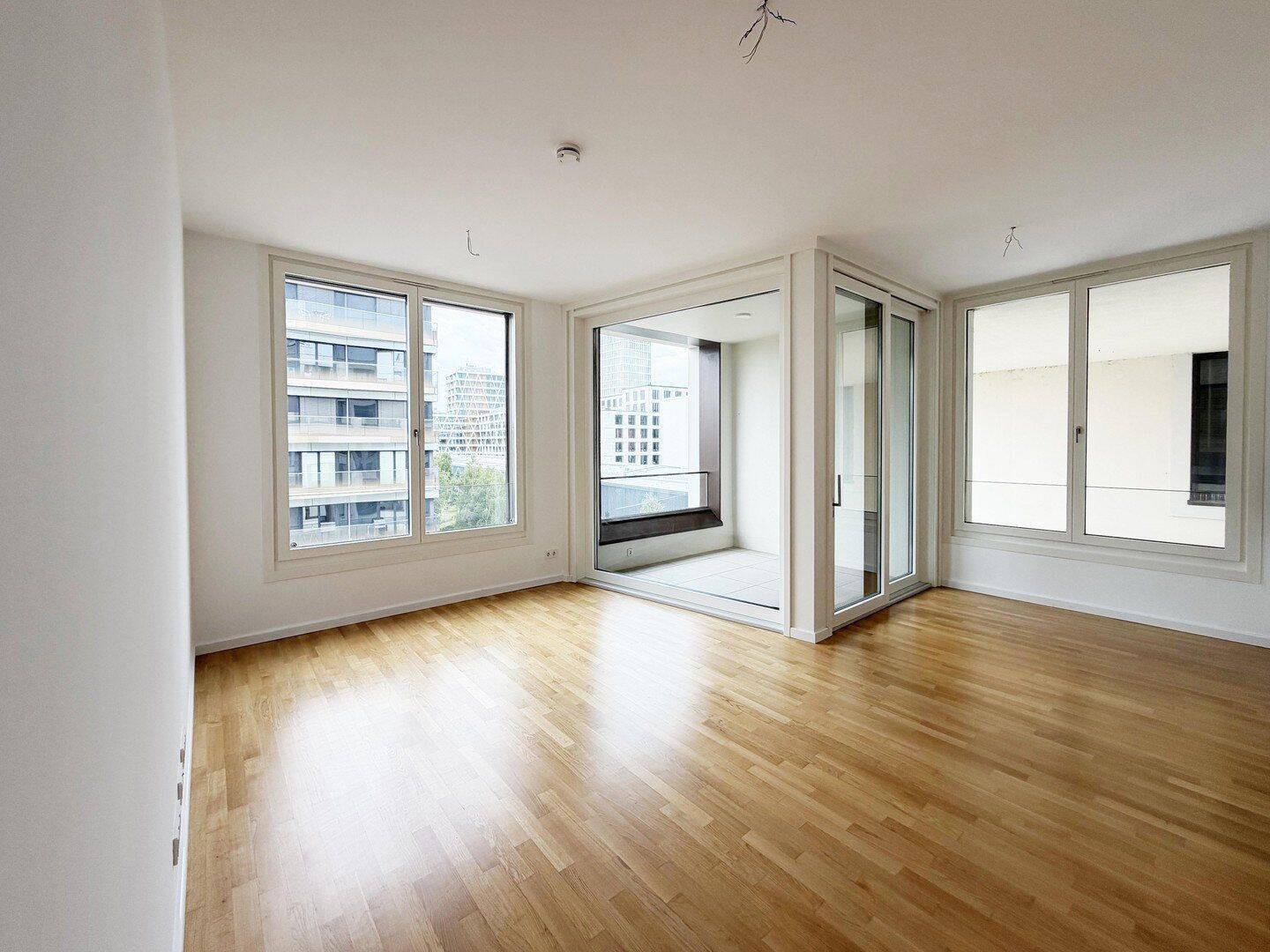 Möblierte 2 Zi. Wohnung mit Europa Garten Blick und große Terrasse - Photo 1