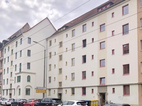 LEIPZIG - ZENTRUM-SÜDOST * UMFASSEND RENOVIERTE 2-ZIMMERWOHNUNG mit TAGESLICHTBAD und BALKON, sehr gute LAGE