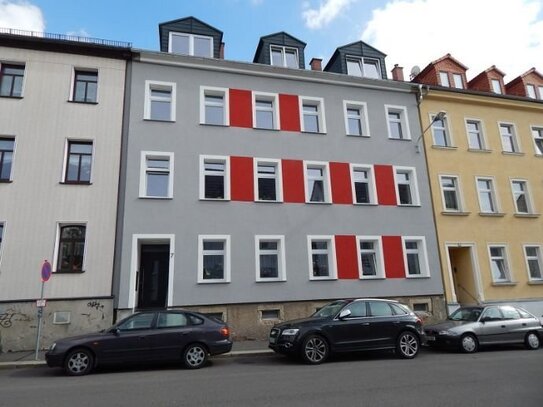 Attraktive 4 Zimmer Wohnung mit Balkon und Einbauküche (ohne Kühlschrank) in ruhiger Lage