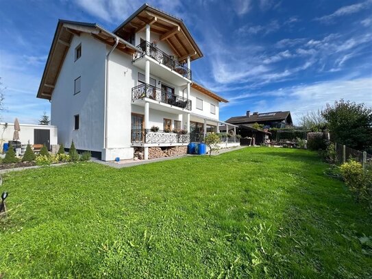 Großes, neuwertiges 3 Fam-Haus zum Selbstbezug oder zur Wert- & Kapital-Anlage, ländlich & ruhig mit Bergblick, nur 10…