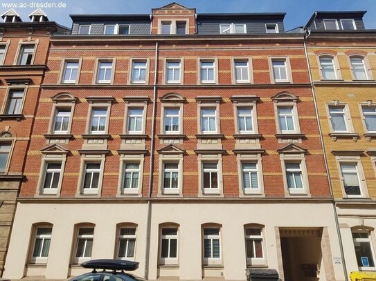 Große 4-Zimmer-Wohnung mit Balkon in kernsaniertem Gründerzeithaus im Lutherviertel