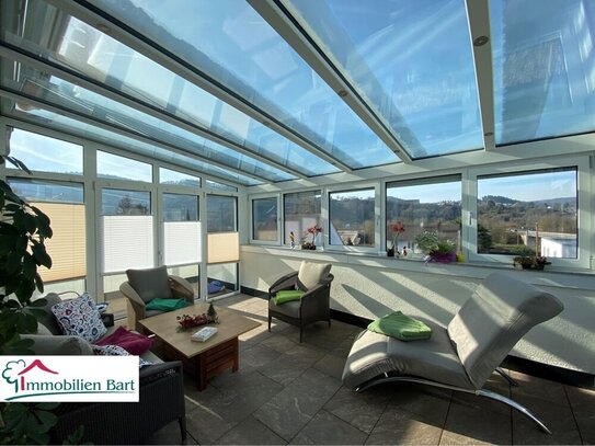 PENTHOUSE MIT KLIMATISIERTEM WINTERGARTEN UND GARAGE IN SAARBURG