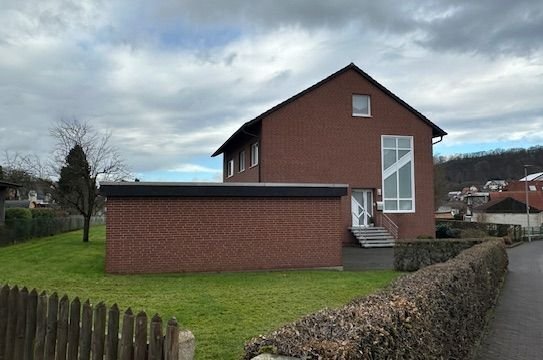 Großes Ein- /Zweifamilienhaus mit großzügigem Garten und vielen Möglichkeiten in Altenbeken