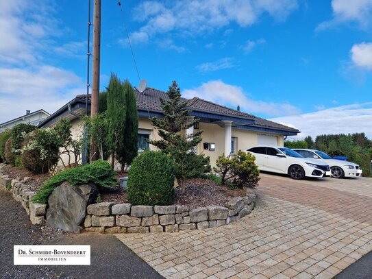 Altersgerechtes Wohnen - ebenerdiger Bungalow mit überdachter Terrasse und Wintergarten in Nauroth!