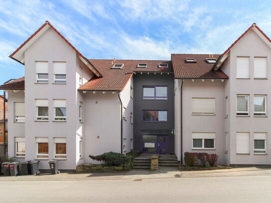 Gut geschnittene Etagenwohnung mit Balkon und Stellplatz