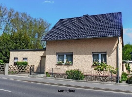 Freistehendes Einfamilienhaus mit Garten