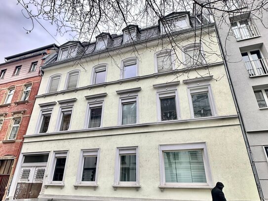 "Attraktives 7-Parteienhaus in Wiesbaden - Historisches Flair mit Ausbaureserve im Dachgeschoss!"