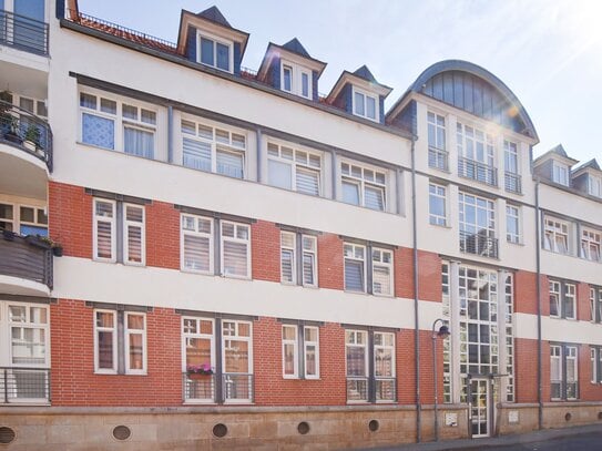 In schönem Wohnhaus: Moderne Maisonette-Wohnung mit Fahrstuhl und Tiefgaragenstellplatz!