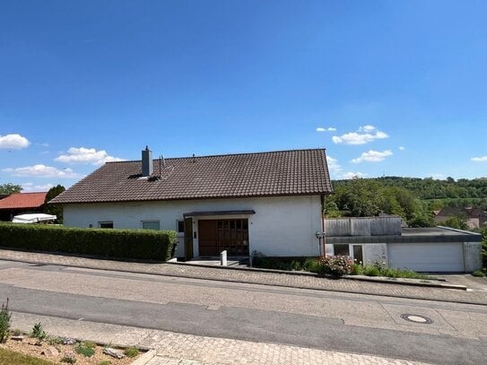 Freistehendes Einfamilienhaus mit großem Garten und wunderschönem Weitblick