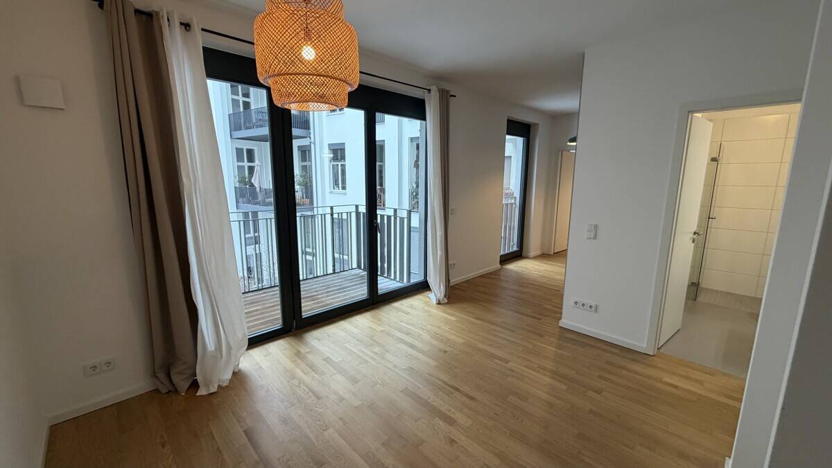 BESICHTIGUNGEN (siehe Beschreibung): Mitte: NEUBAU 2-Zi, 40m², W-Bad, bodentiefe Fenster, PER SOFORT - Foto 1