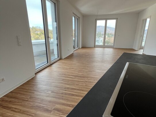 barrierefreie 3,5-Zimmer-Wohnung im 4.OG, Bad mit Wanne + Dusche, EBK, Kochinsel, Terrasse West