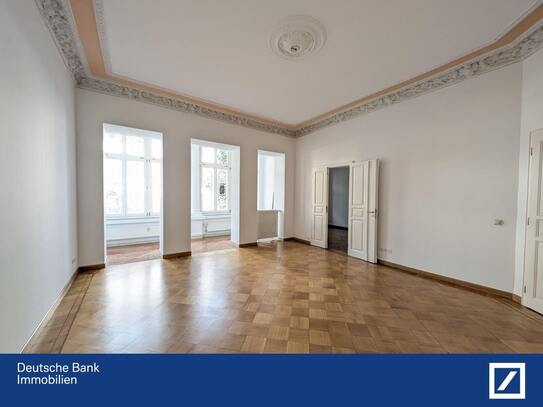 Eleganz in jedem Detail: Exklusive Wohnung mit Marmor, Echtholzparkett und Stuck