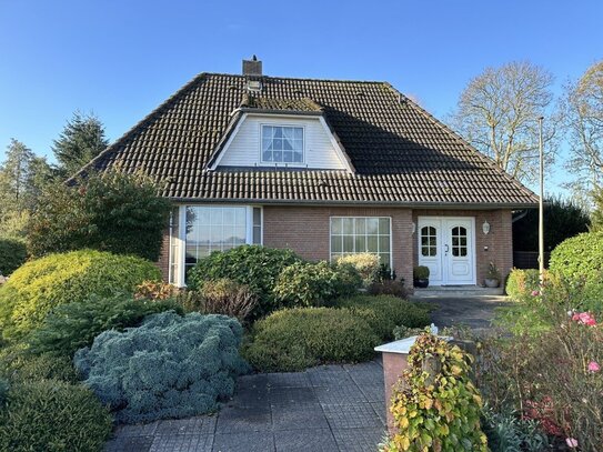 Einfamilienhaus auf großem Grundstück in Cuxhaven zu verkaufen.