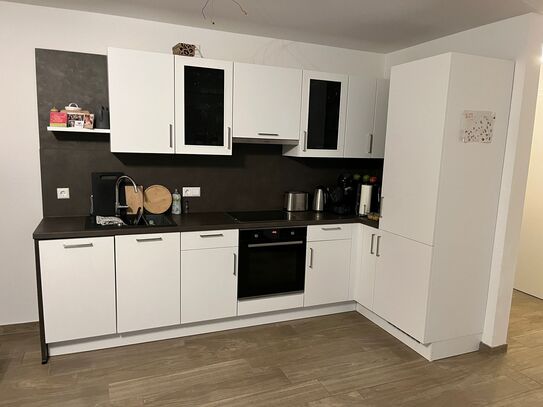 Schöne 2 Zimmer Erdgeschosswohnung mit separatem Wohnungseingang.