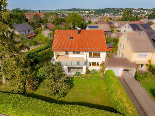 Zweifamilienhaus mit idyllischem Garten in Ochsenhausen - sofort bezugsfrei!