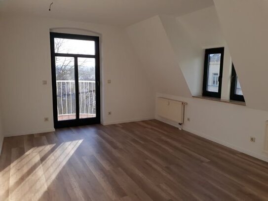 super schönes DG-Appartement mit Balkon und EBK