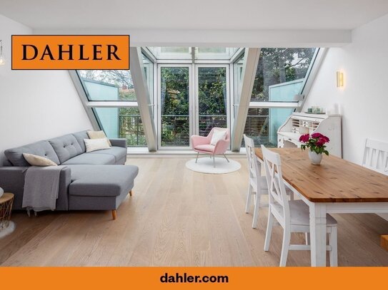 Lichtdurchflutete Atelierwohnung über drei Ebenen mit Dachterrasse, Balkon und Stellplatz