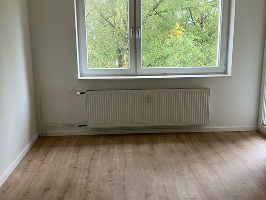 moderne 2-Zimmer Wohnung mit Balkon in Edendorf