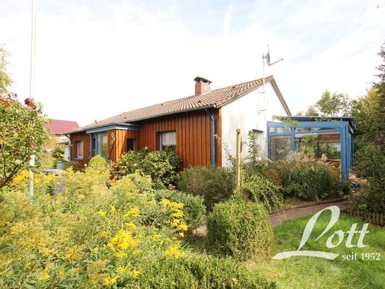 +++ Interessanter Bungalow mit abtrennbarem Bauplatz in beliebter Kanallage in Augustfehn! +++