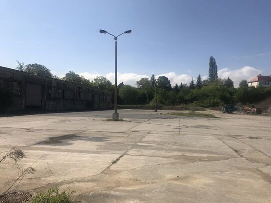 5000 m² Stellplatz- und Lagerflächen als LKW-Parkplätze, Baustofflagerflächen u. ä. kurzfristig zu vermieten