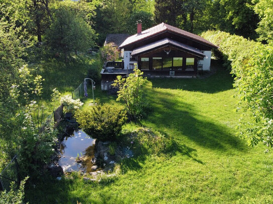 Sonniges, ruhiges Baugrundstück mit Altbestand! Inkl. Baubewilligung für ein Einfamilienhaus!