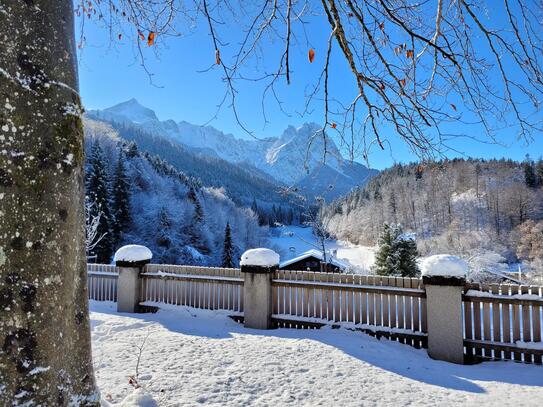 Terrassen-Wohnung in exklusiver Lage mit 1A Berg- und Seeblick (Riessersee)