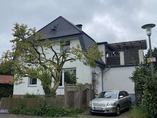 Modernisiertes Zweifamilienhaus mit Solaranlage