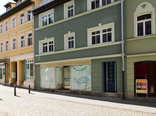 Helle Maisonettewohnung mit Küche und Terrasse