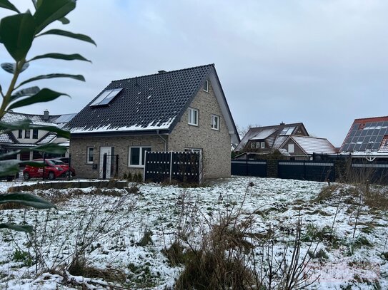 IMMOBILIEN GUMNIOR präsentiert: junges Einfamilienhaus mit großem Eigentumsgrundstück in Spelle-Varenrode