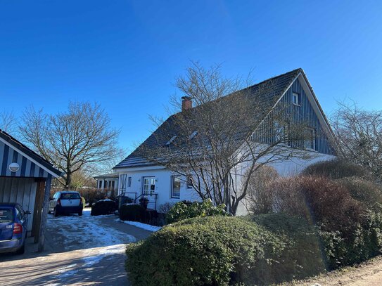 Großes und energieeffizientes, modernisiertes Einfamilienhaus mit Einliegerwohnung in Eutin