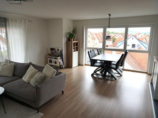 *Modern, fast neu und tolle Aussicht* helle 6-Zimmer-Maisonette-Wohnung in Sersheim