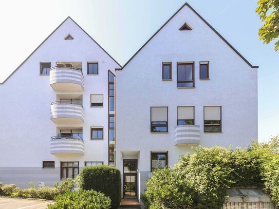 Sofort frei! Sonnige und zentrale Maisonette-Wohnung mit Balkon und TG-Stellplatz