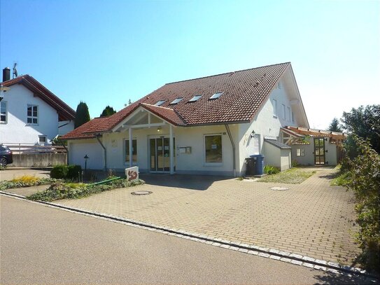 Einfamilienhaus mit Garage und Gewerberaum (ehemals Apotheke)