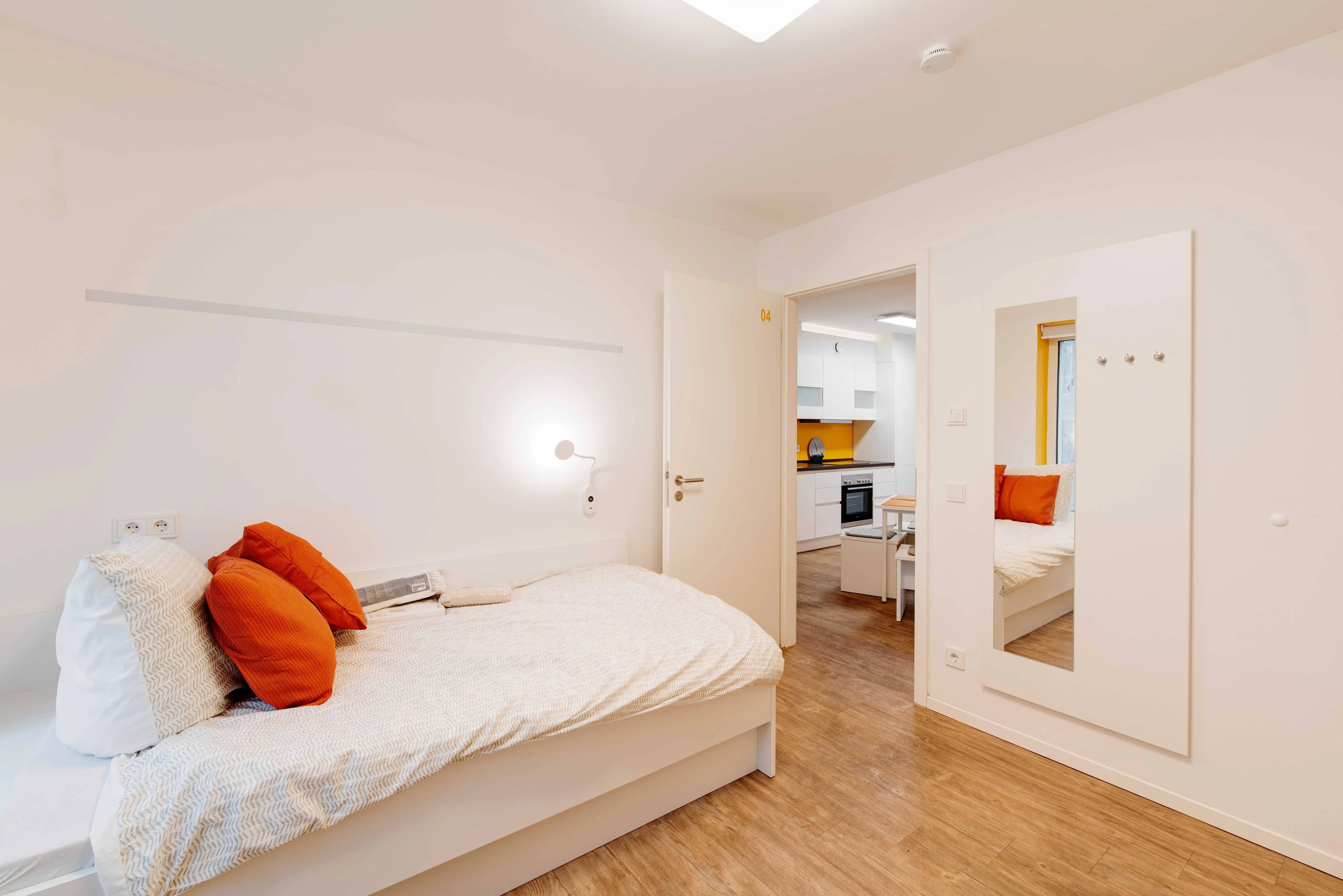 NUR FÜR STUDENTEN - Vollständig möbliertes Privatzimmer in einer 4-er WG Nähe der HTW Universität - Foto 1