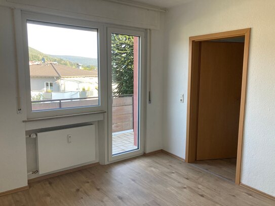 2 Zimmer Wohnung Bad Orb mit Balkon, Küche