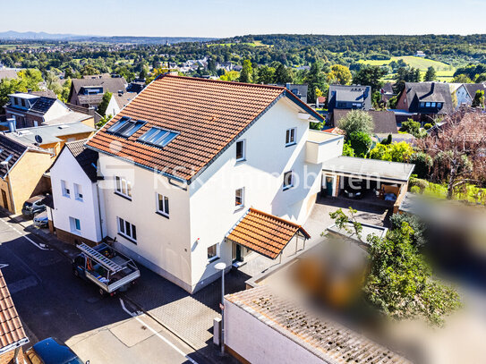 Schönes Zweifamilienhaus mit viel Platz, toller Ausstattung, diversen Extras und schönem Garten.