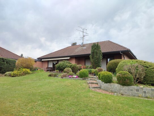 Einfamilienwohnhaus im Bungalowstil mit großem Garten in Ortsrandlage von Siegenburg