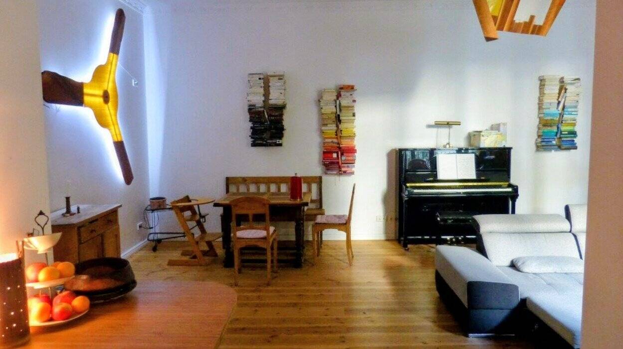 Hochwertig sanierte Altbauwohnung mit zwei Balkonen und viel Platz - Photo 1