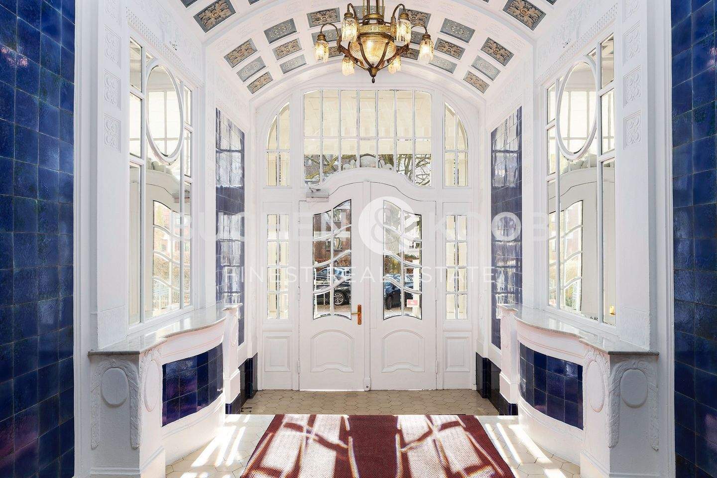 Altbaujuwel mit großzügigen Außenflächen in HH-Harvestehude