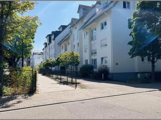 2-Zi.-DG-Wohnung. Tiefgarage. Aufzug. Zentral in Achern.