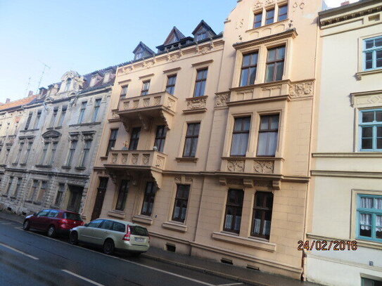 großzügige 3-Raum Wohnung 3.OG ( DG) Terrasse /Stellplatz möglich