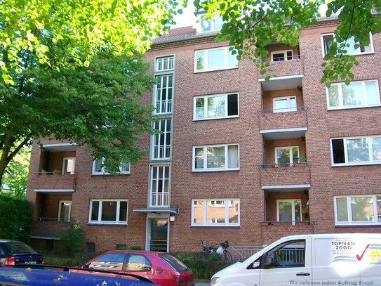 HH-Barmbek Süd, Bestlage, Bj 1994, Fernwärme, großzügige 1,5-Zi-Wohnung, DG, vermietet