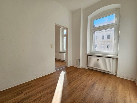 Schöne renovierte Wohnung mit Balkon / 500,EUR Einzugsbonus