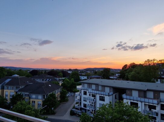 Sonnendurchflutete 3-Zimmer-DG-Wohnung mit Balkon, traumhafter Blick über Iserlohn, zentrumsnah