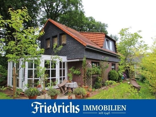 Attraktives, teilmodernisiertes Einfamilienhaus mit Garage, Carport und Wintergarten in Oldenburg