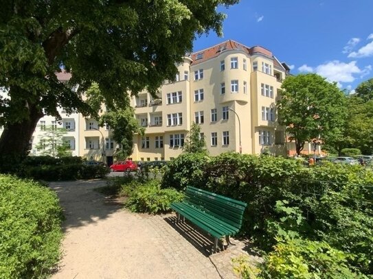 Bezugsfreie 3-Zimmer Altbauwohnung am Friedensplatz in Tempelhof