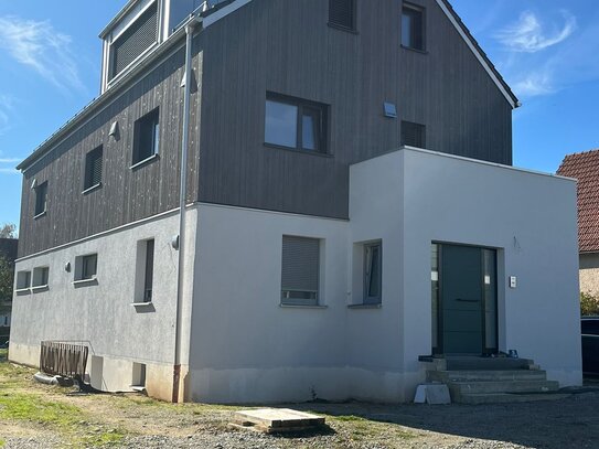 Neu Sanierte Wohnung mit sonniger Terrasse in ruhiger Lage